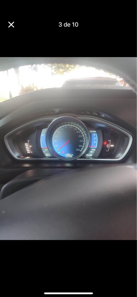 Volvo v40 r design