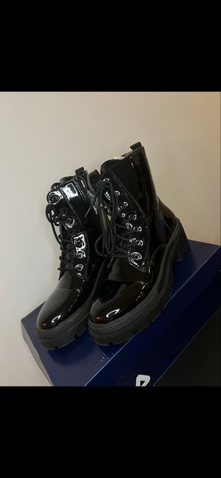 Botas pretas de cano alto