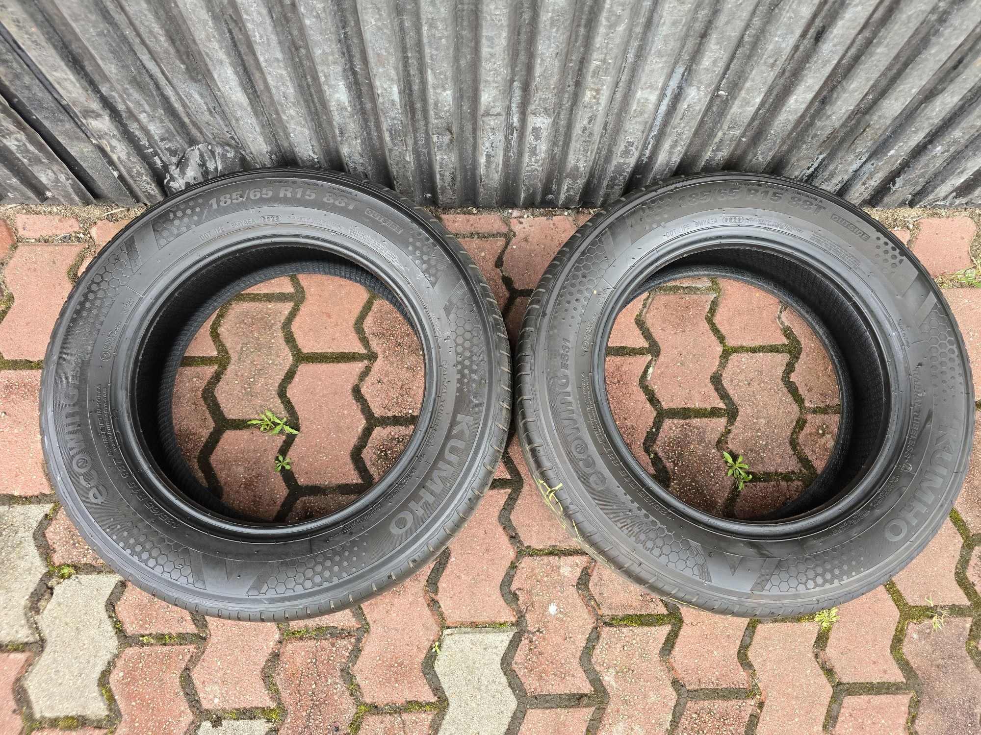 Para opon letnich 185/65R15 88T Kumho Ecowing ES31