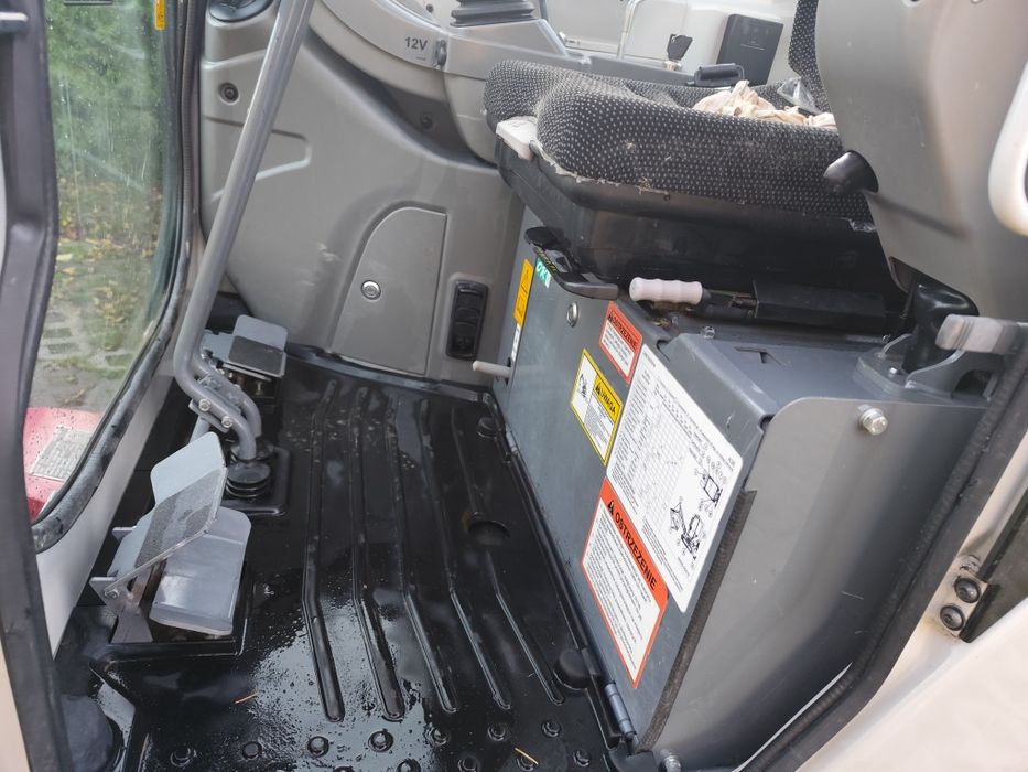 Minikoparka takeuchi Kubota cat jcb