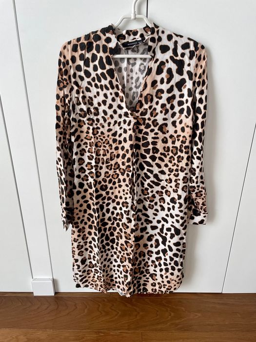 Sukienka w panterkę Reserved