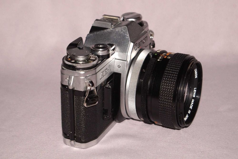 Canon AE-1 + FD 50mm f/1.4 або f/1.8