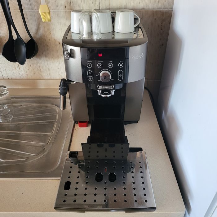 Máquina café automática Delonghi magnífica S