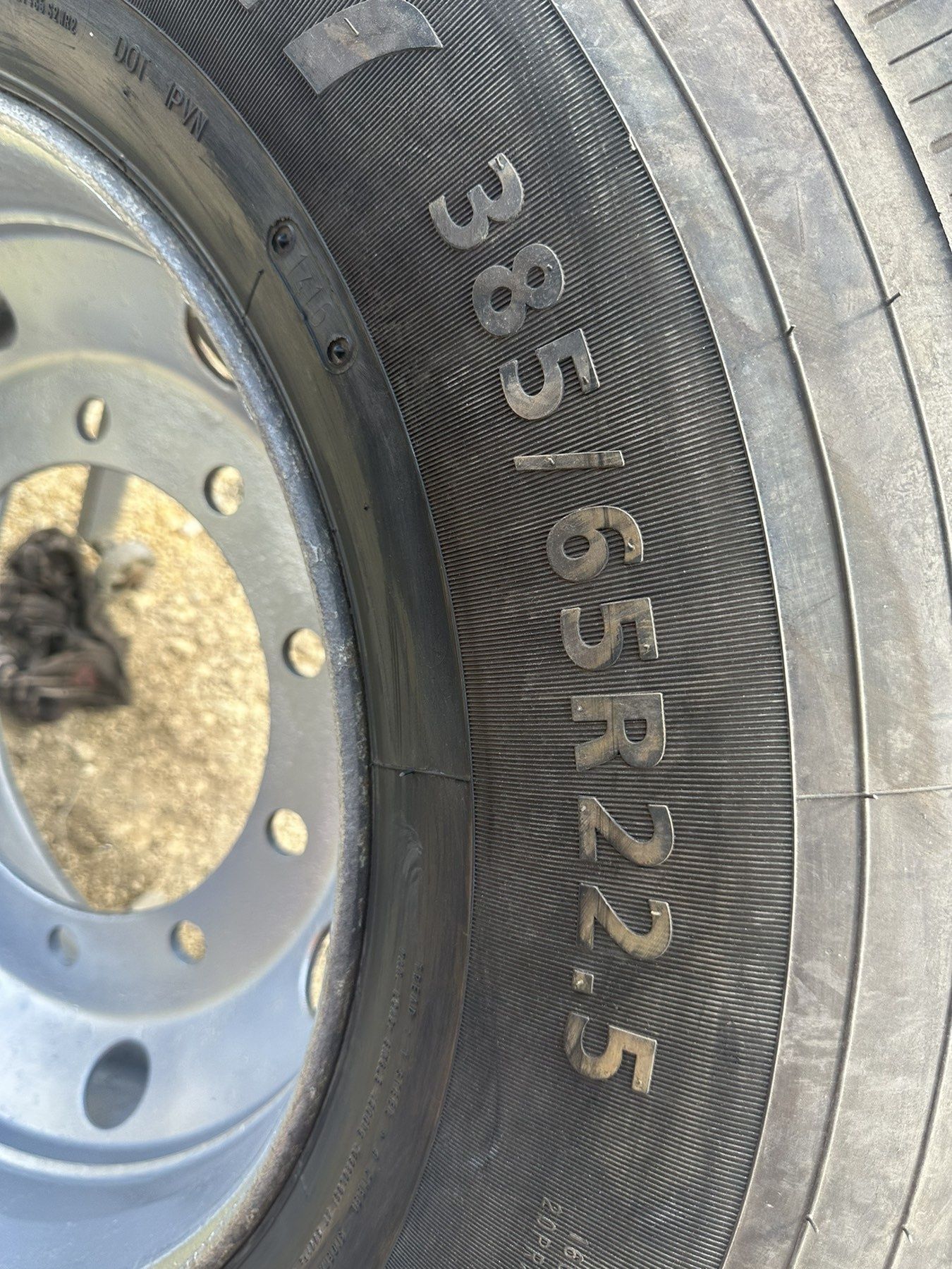 Продам два новых колеса.APlUSE.385/65R22.5 Ціна на колесо без діска.