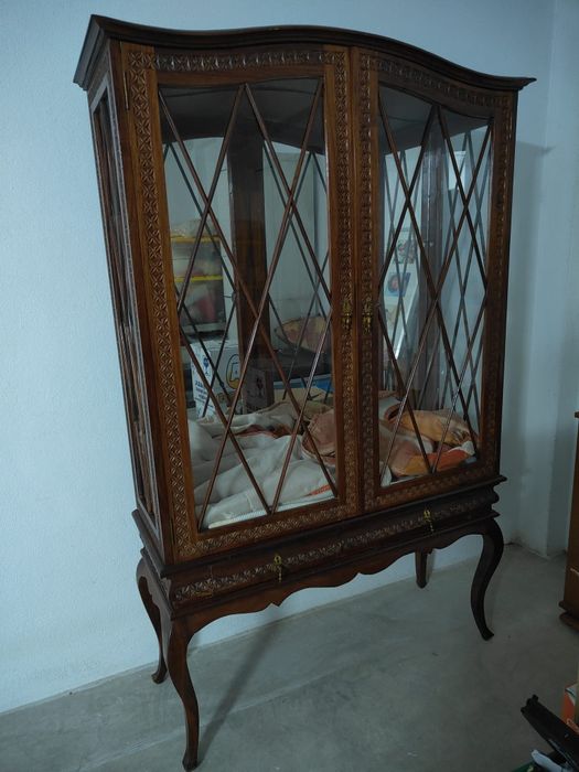 Cristaleira - madeira Africana