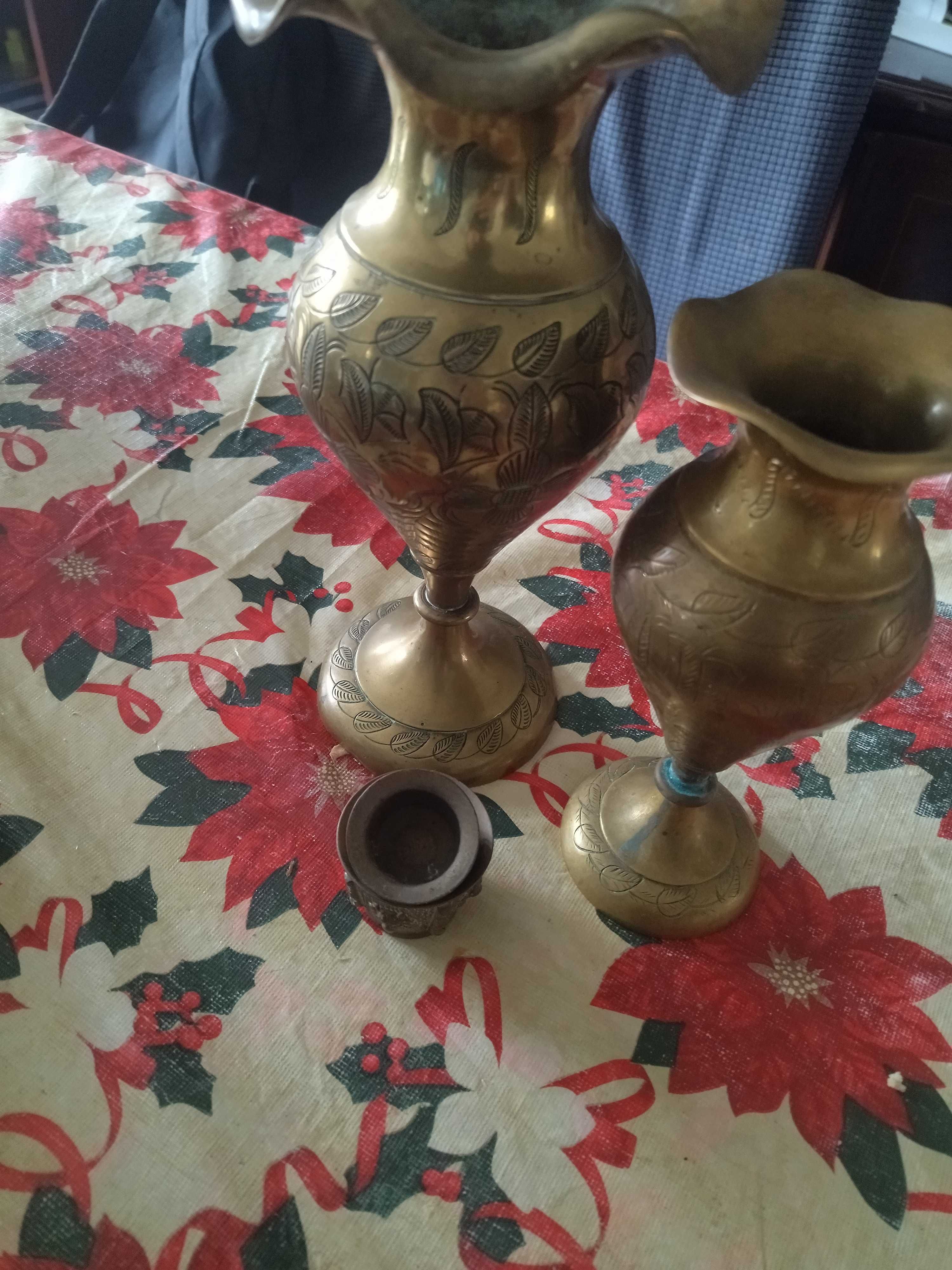 vasos antigos em latão