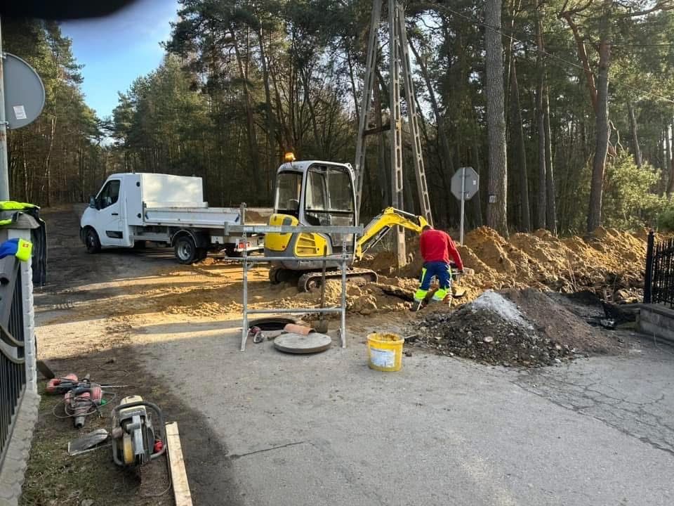 Usługi Minikoparką, wynajem minikoparki, roboty ziemne, przyłącza