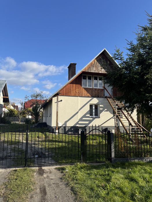 Wynajmie Dom. W domu znajduje sie 5 pokoi
