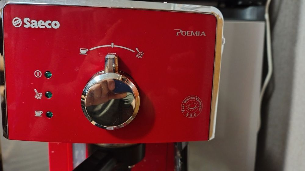 Рожкова кавомашина Saeco Poemia