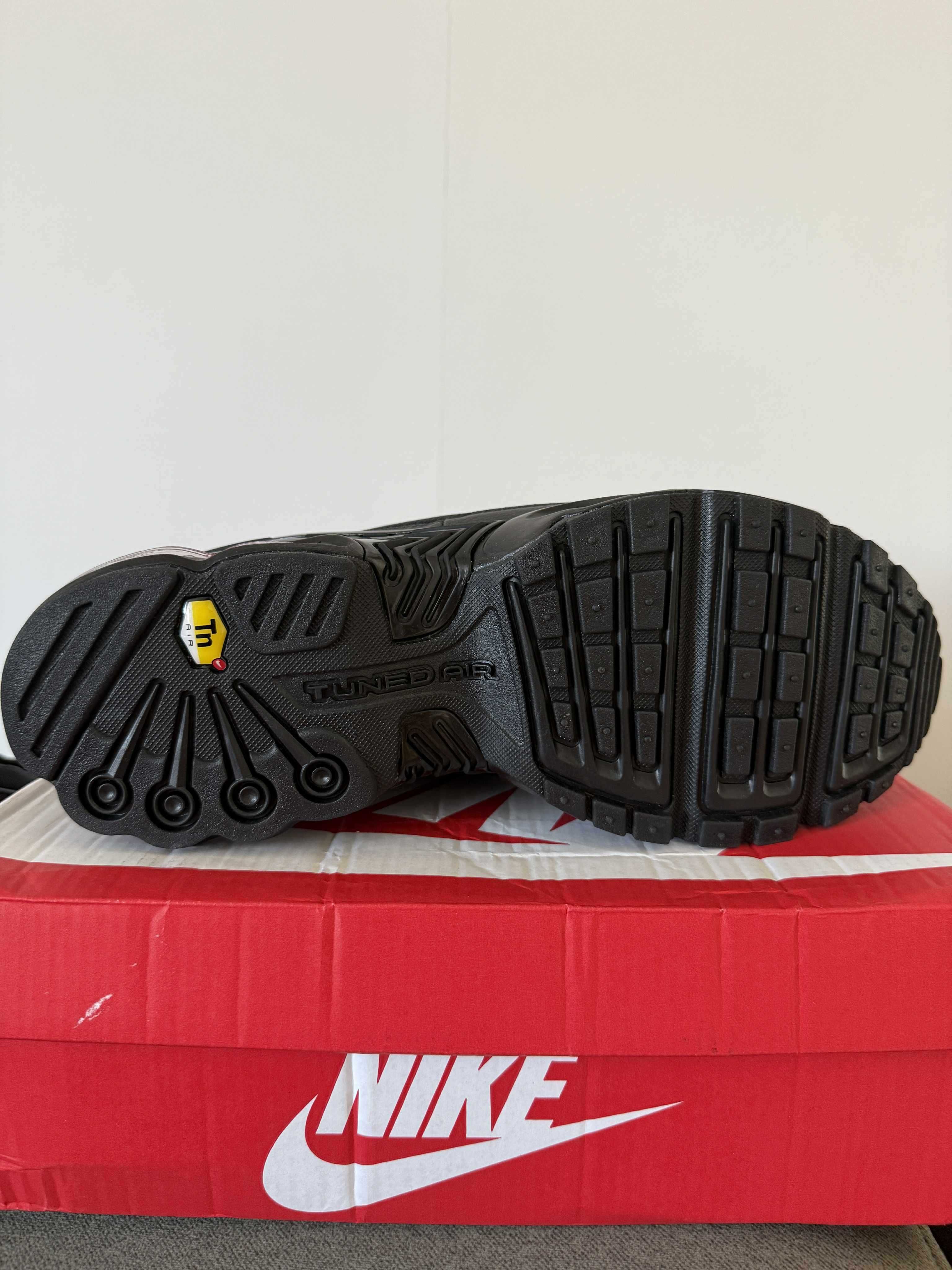 Nike Air Max Plus 3 – Black/Red r44