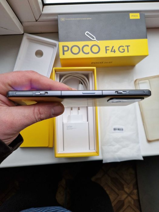 Poco F4 GT 8/128GB Global ігровий на Snapdragon 8 Gen 1