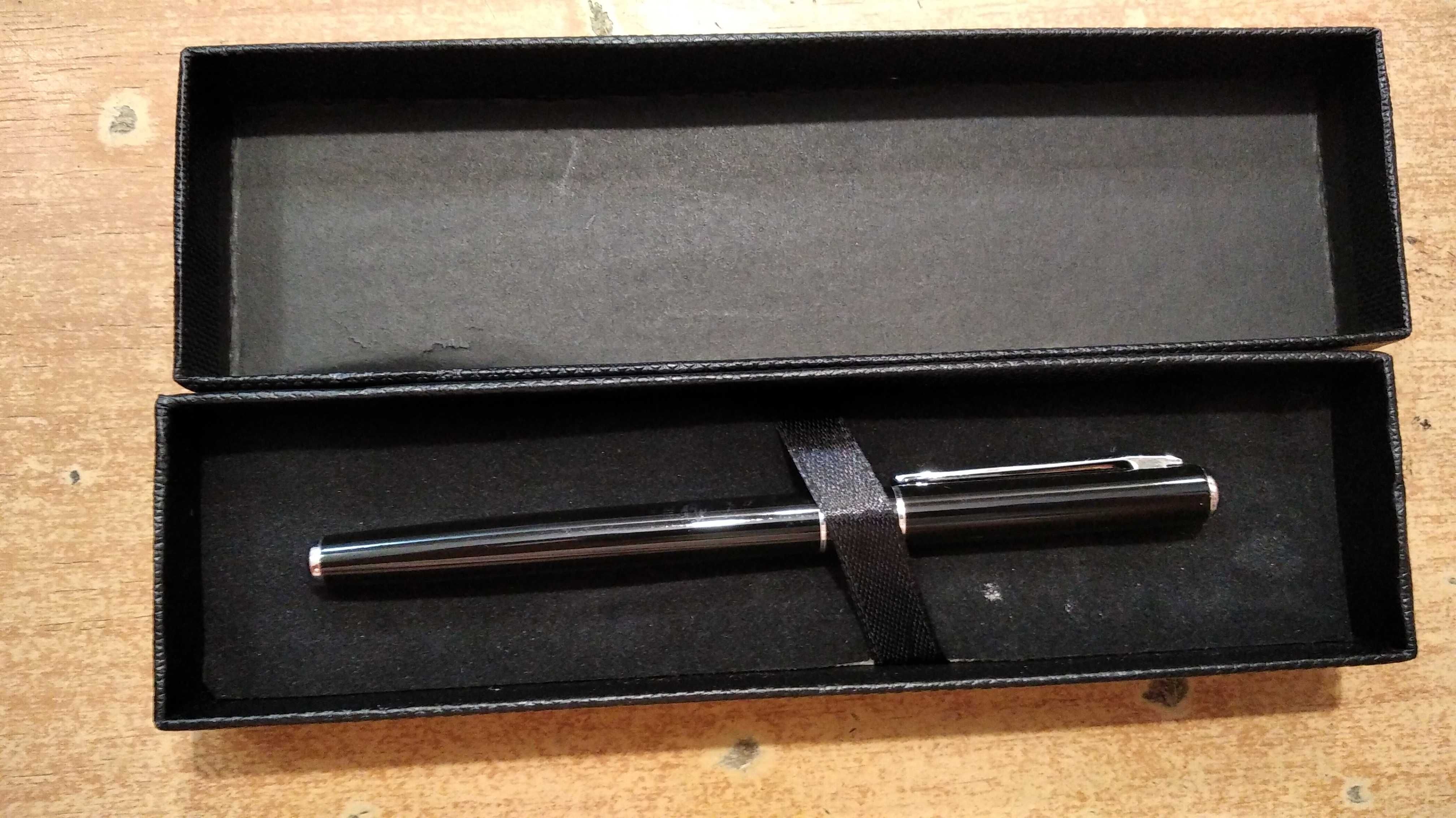 Ручка в подарочной коробке, ручка для подписи важных документов.Новая!