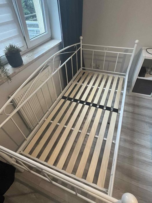 Łóżko metalowe białe