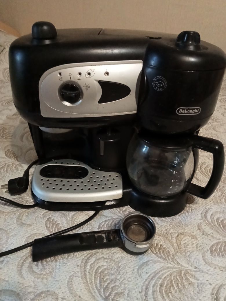 Кофеварка рожковая комбинированная Delonghi BCO-261