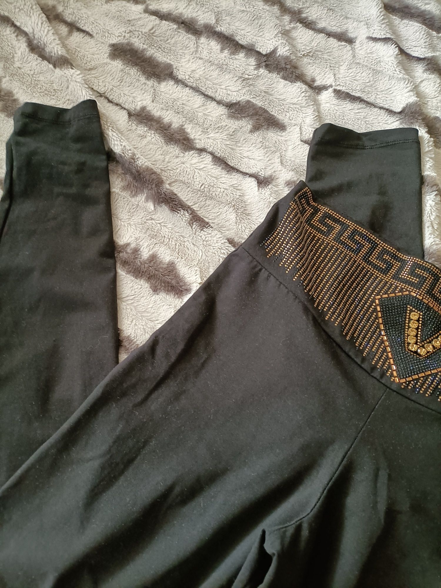 Czarne legginsy na szerokim pasie