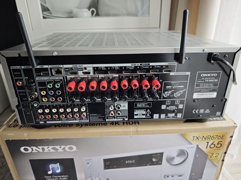 Amplituner Onkyo TX-NR676 4K HDR Spotify