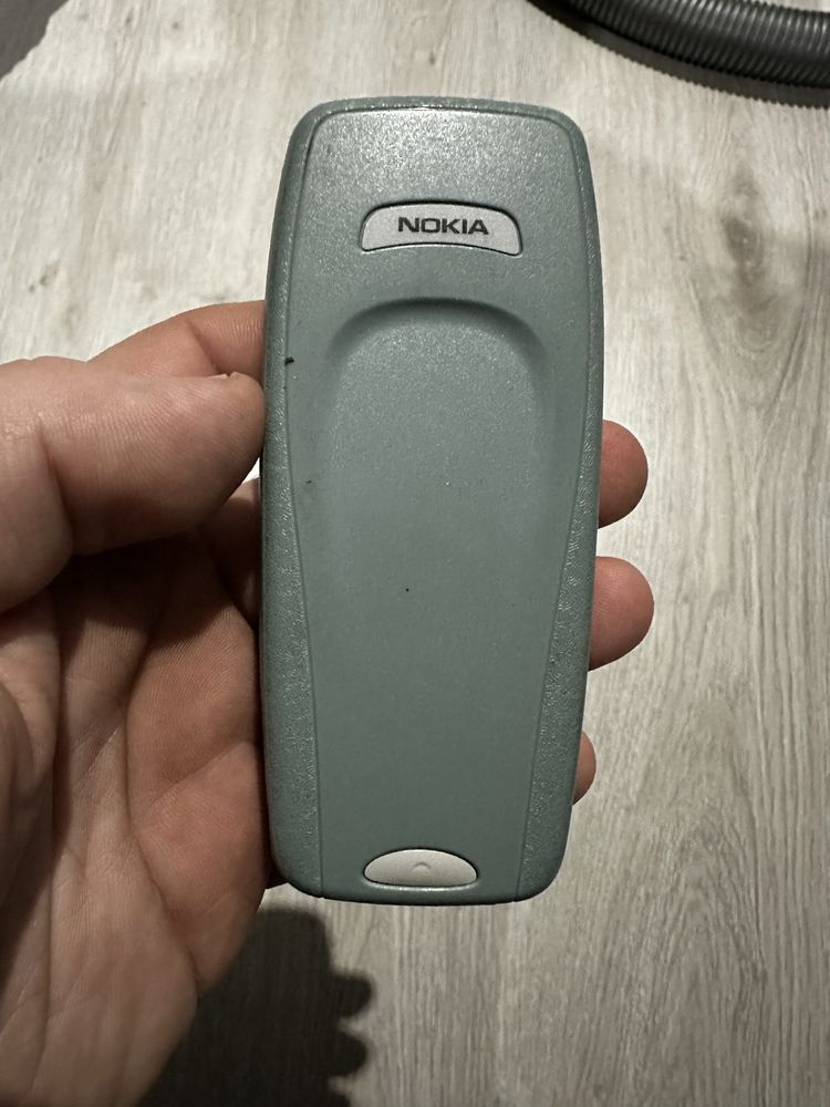 Nokia 3410 z bateria i ladowarką. Sprawna, bez simlocka