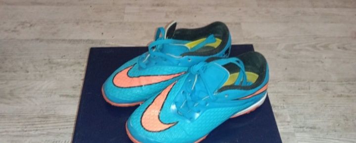 Halowki Nike buty do piłki nożnej sportowe Hypervenom r. 34