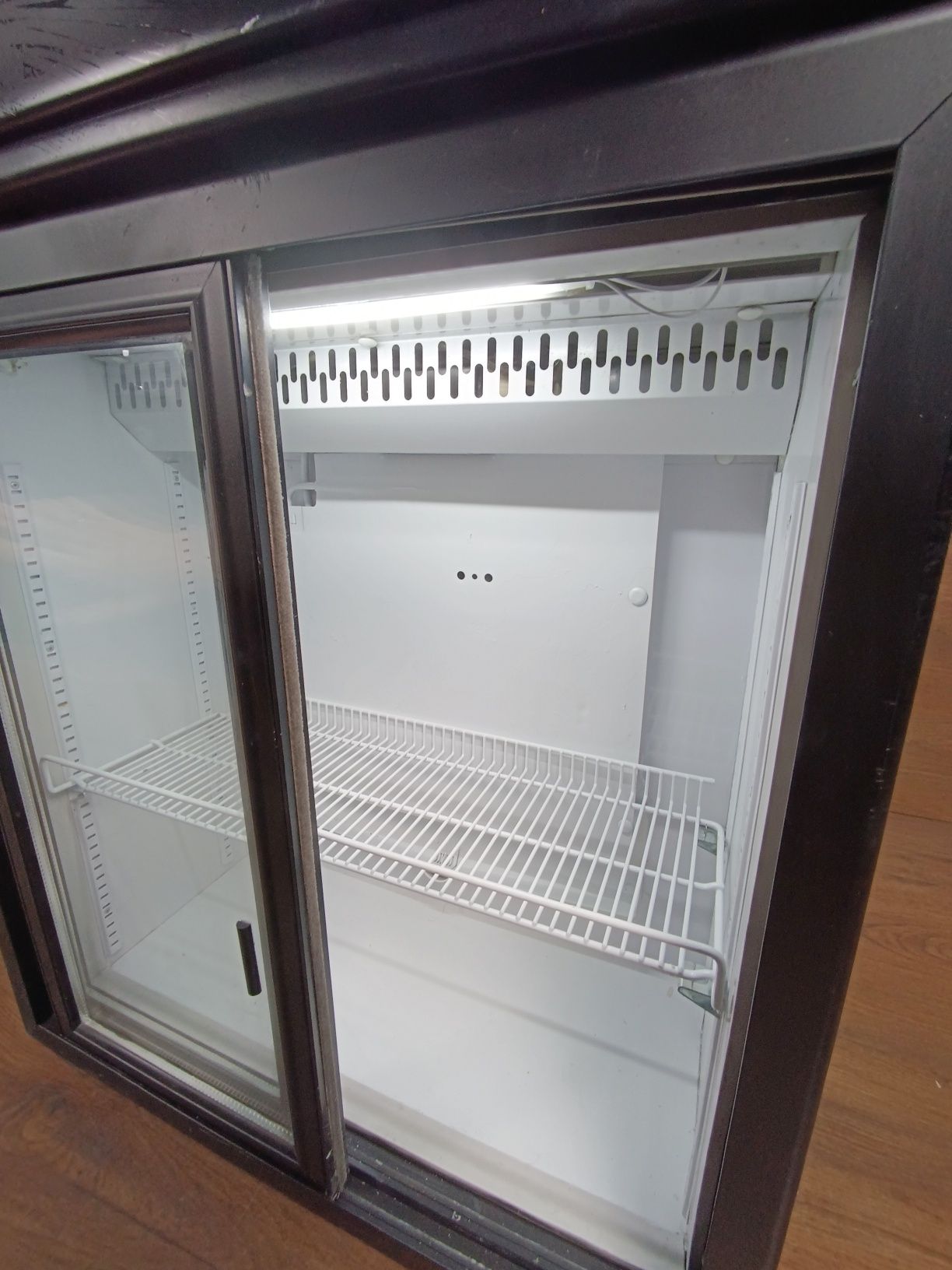 Вітрина холодильна маленька для бару INTER 100 л обслугована гарантія