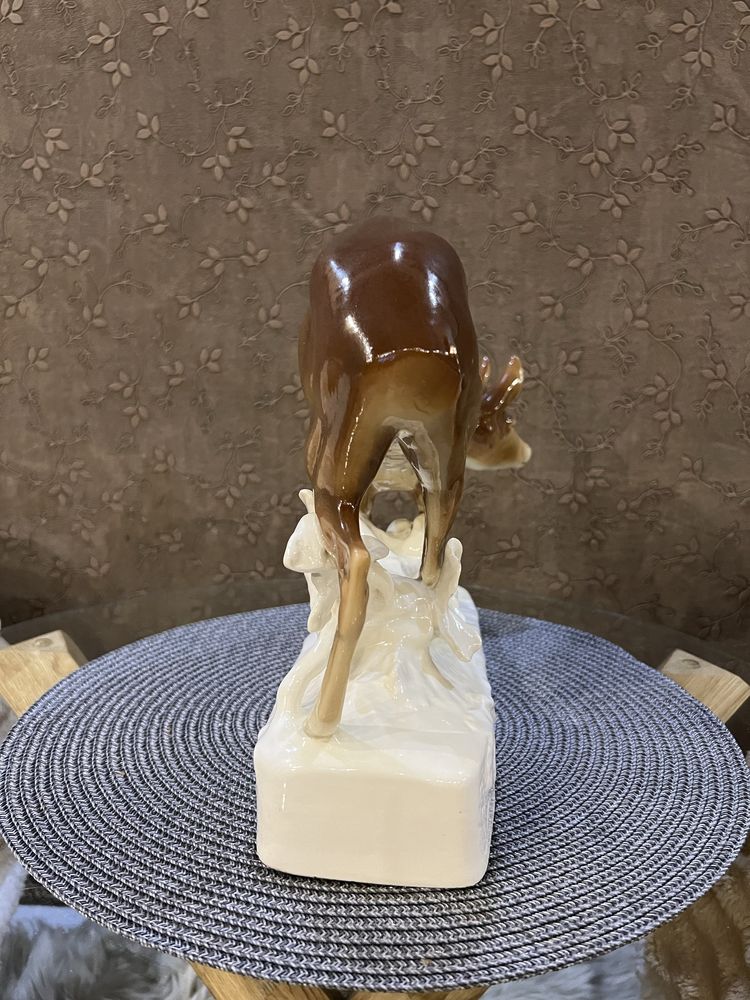 Фарфоровая статуэтка Олень, косуля, лань Royal Dux