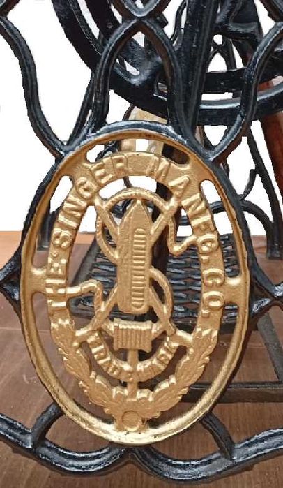 Máquina de costura singer restaurada a funcionar