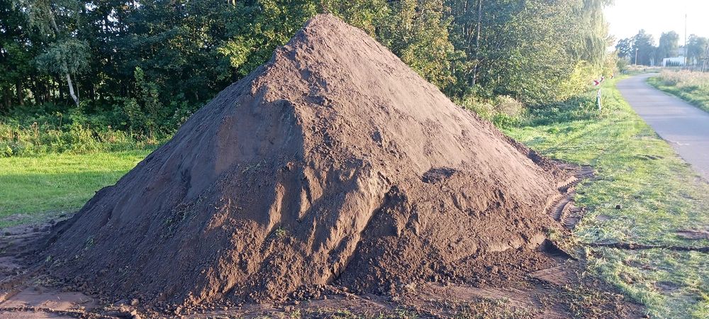 Ziemia ogrodowa czarna