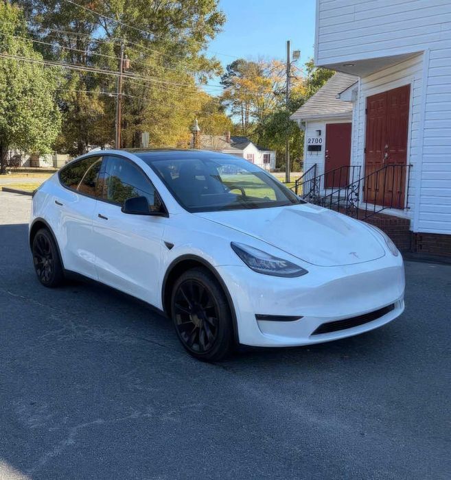 Tesla Model Y Long Range      2020