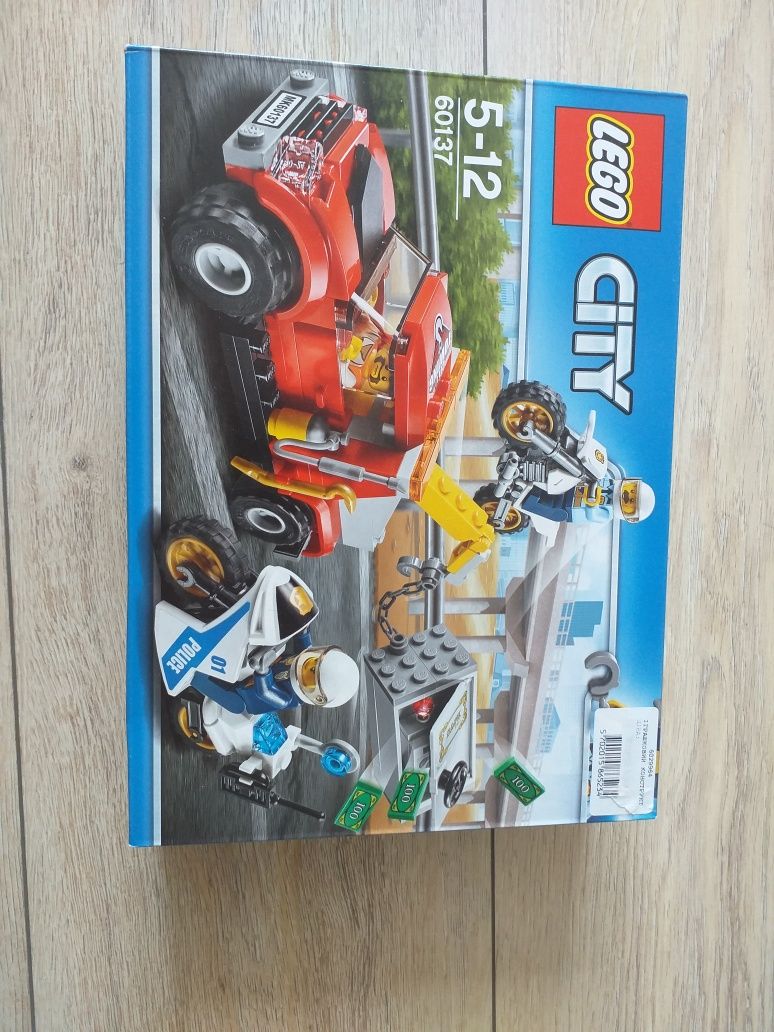 Lego city полиция 60137 побег на буксировщике