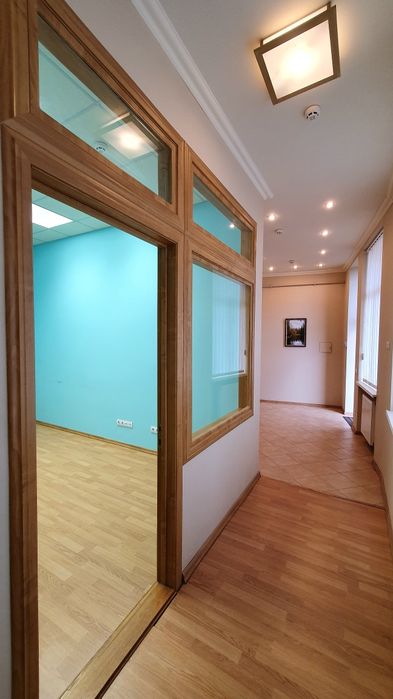 ПРОДАЖ КОМЕРЦІЙНОГО ПРИМІЩЕННЯ в центрі м Мукачево пл Кирила і Мефодія