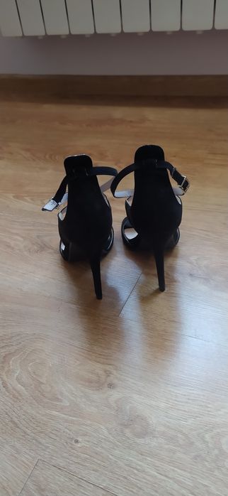 Czarne szpilki, buty na obcasie, sandałki
