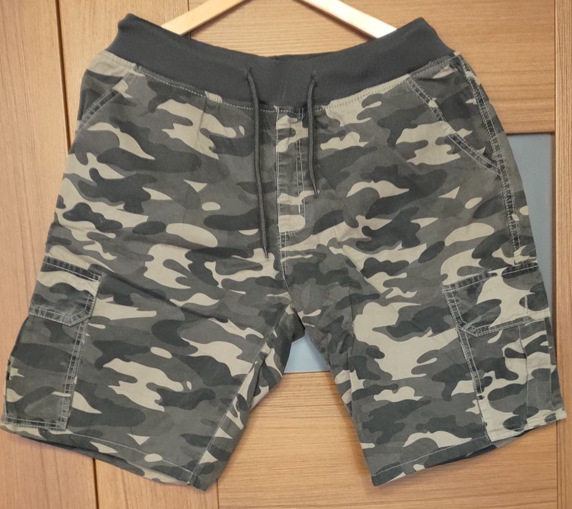 Spodenki cargo moro
