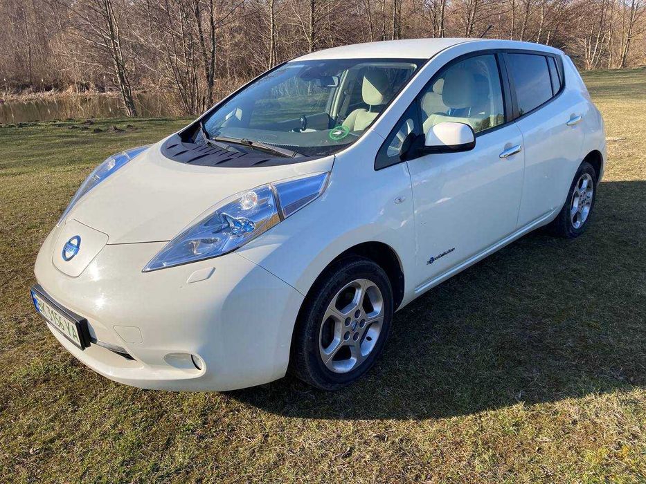 Nissan Leaf 2012  2 комплекти резини