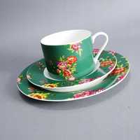 piękny zestaw śniadaniowy zielona filiżanka porcelanowa kwiaty