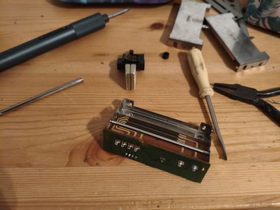 Naprawa Audio Serwis Gramofonów  Mikserów Dj-skich sprzętów muzycznych