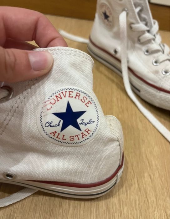 Sapatilhas All Star brancas em bom estado, tamanho de criança