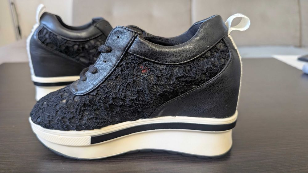 Buty na koturnie rozm 36  czarne koronka biała podeszwa nowe