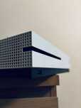 Xbox One S | 1TB | Inclui cabos e comando