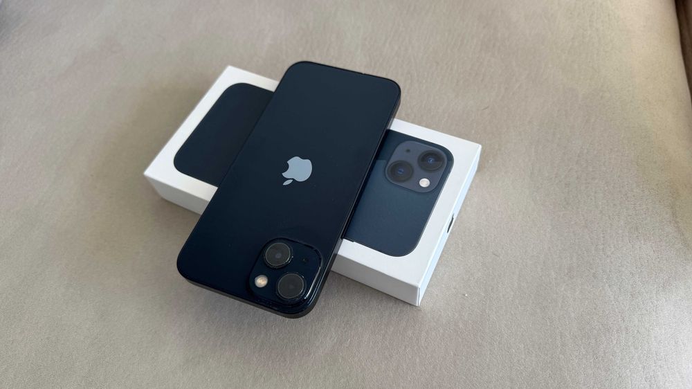 Vendo iPhone 13 128Gb Preto C/Caixa e Acessórios