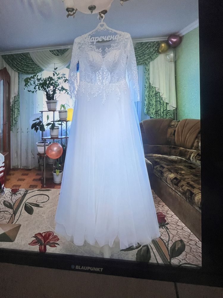 Продам весільну сукню