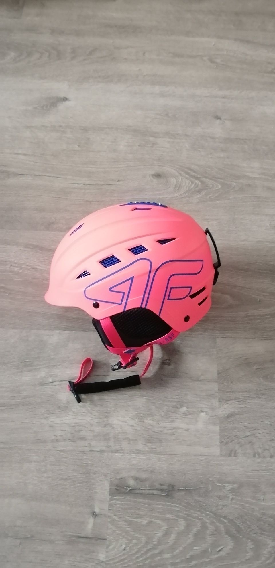 Kask narciarski firmy 4f