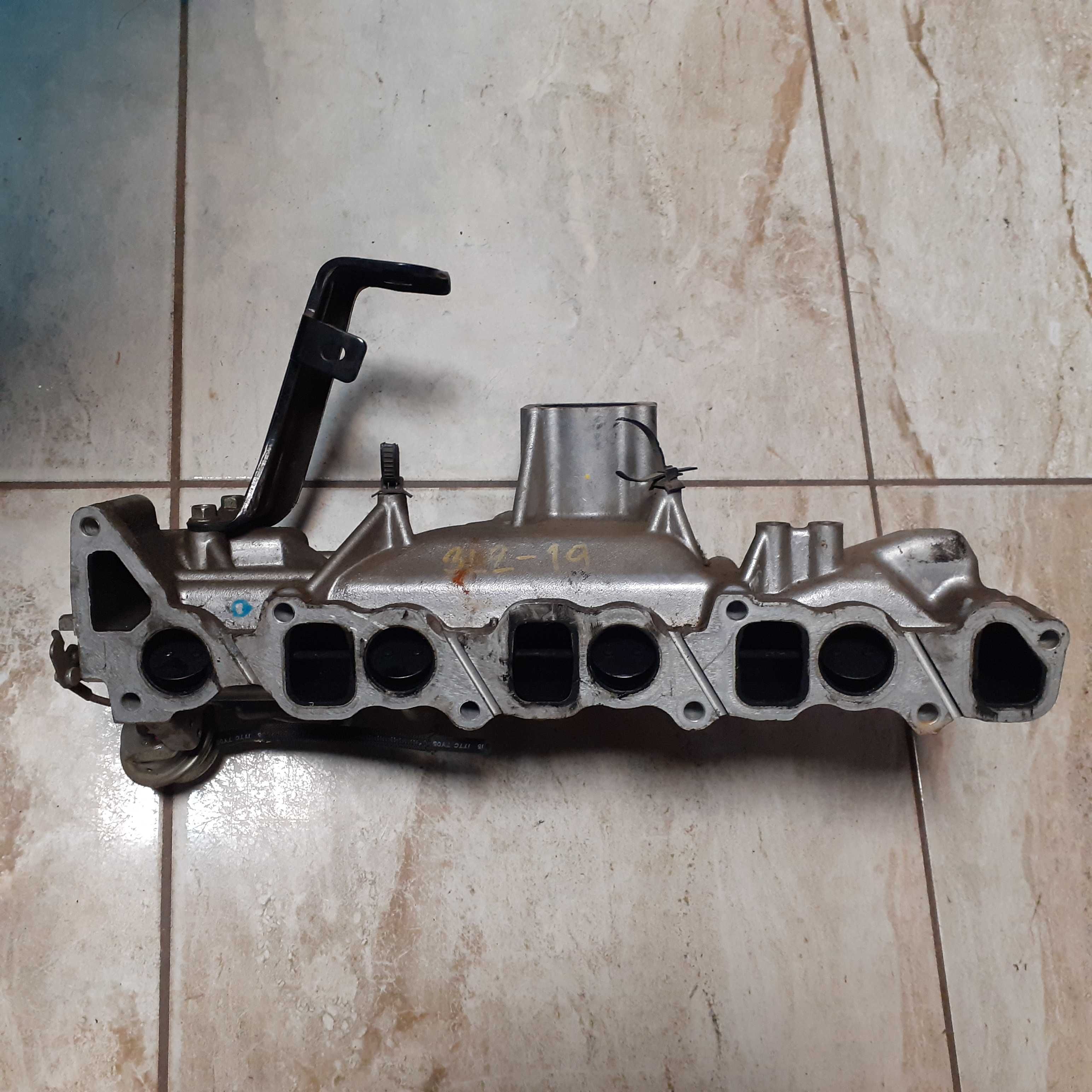 Kolektor ssący Isuzu 4JJ1