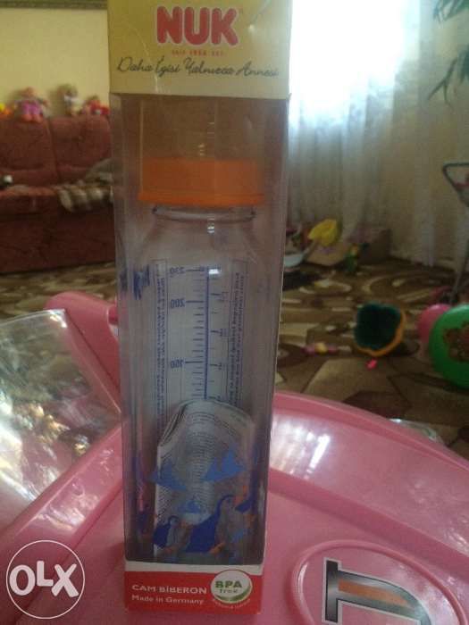 Стеклянная бутылочка Nuk 0-6 месяцев