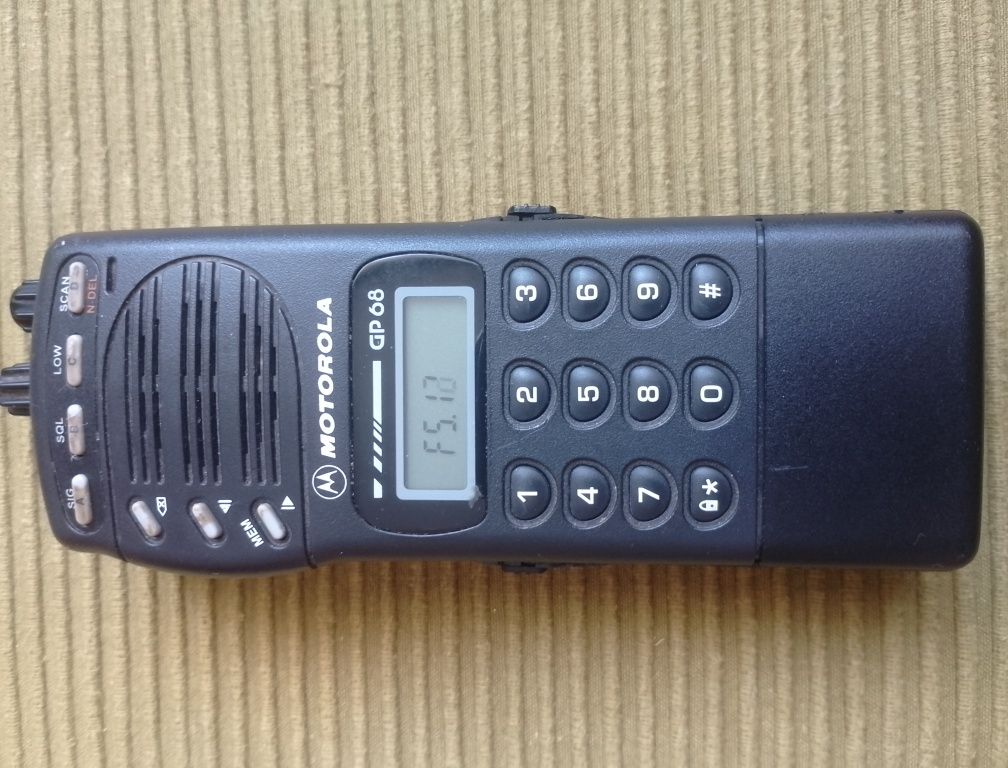 Радиостанция Motorola GP68