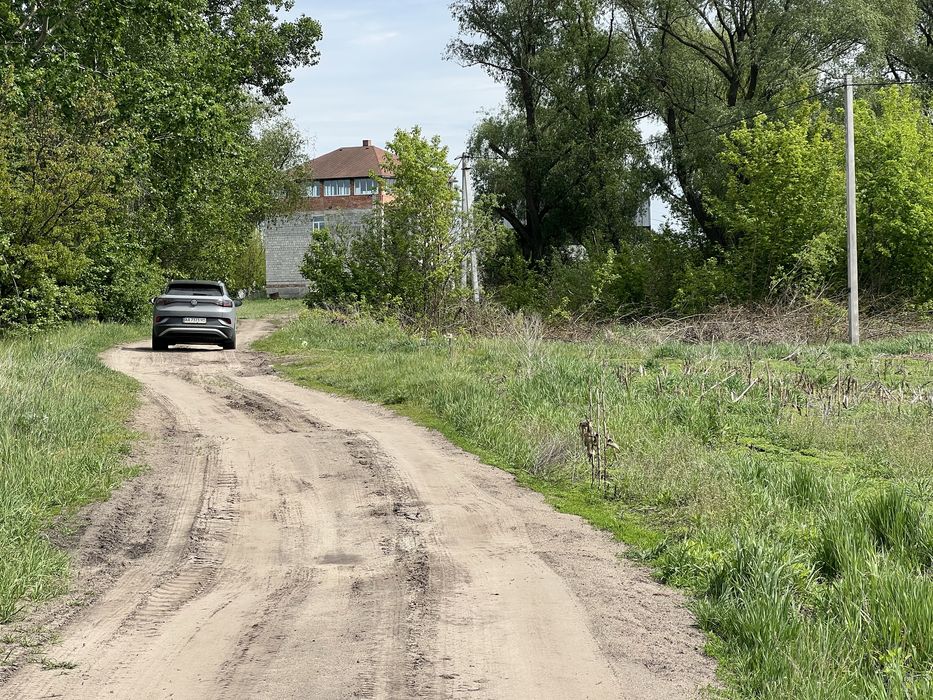 Пр зем 12с в самом селе Зазимье возле озера
