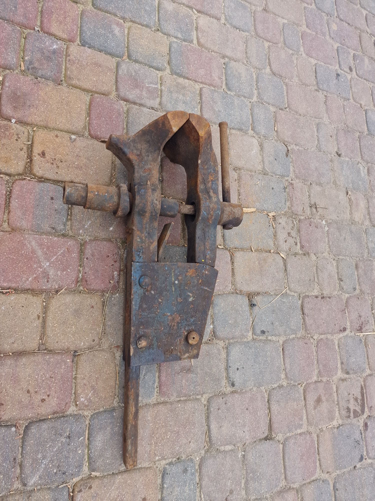 Imadło kowalskie 20cm szczęki