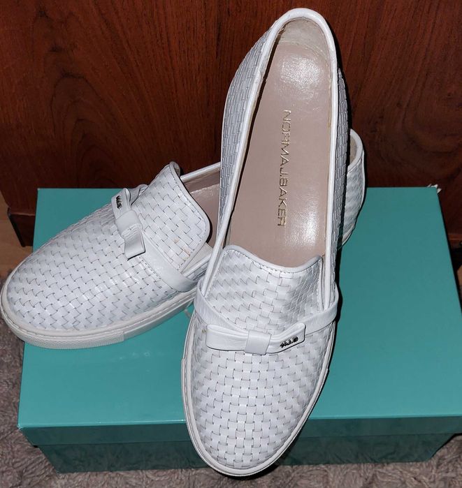 Продам туфли белые