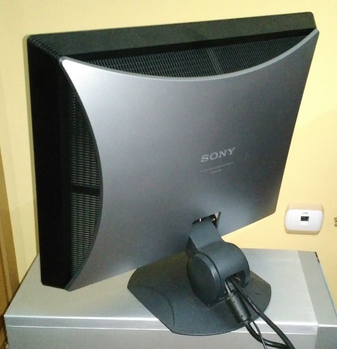 Monitor LCD Sony SDM-X72/B 17 polegadas