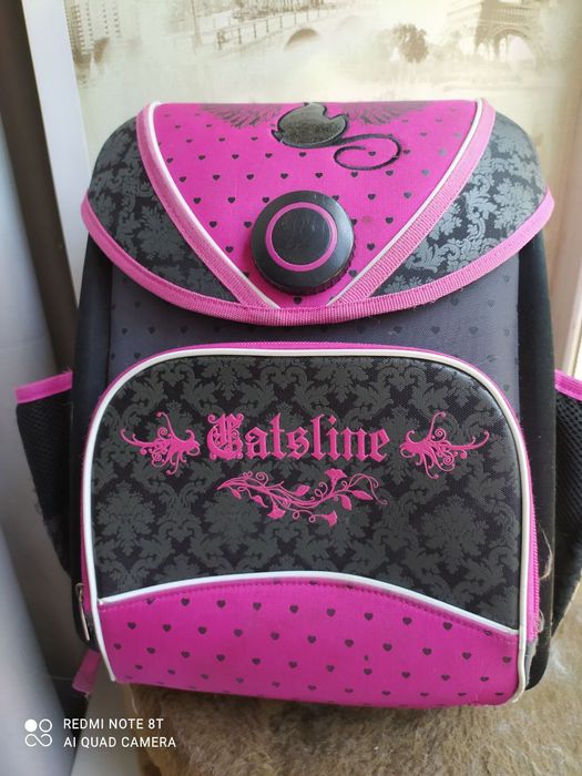 Шкільний рюкзак для дівчинки