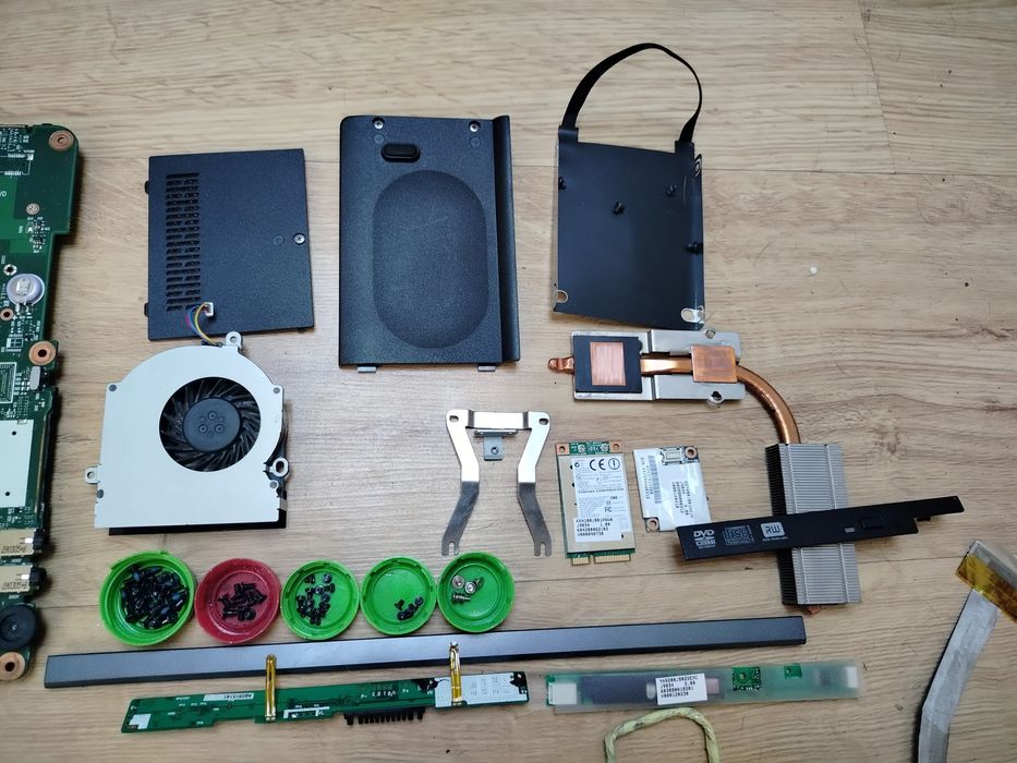 Części laptop Toshiba Satellite L300D MATRYCA