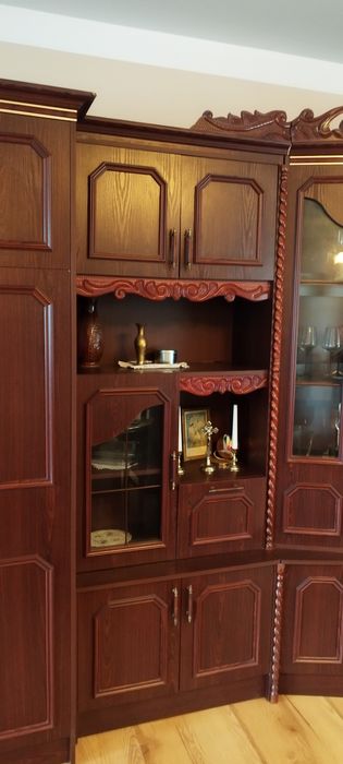 Meblościanka z koroną